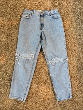 Levi’s women’s distressed light wash jeans